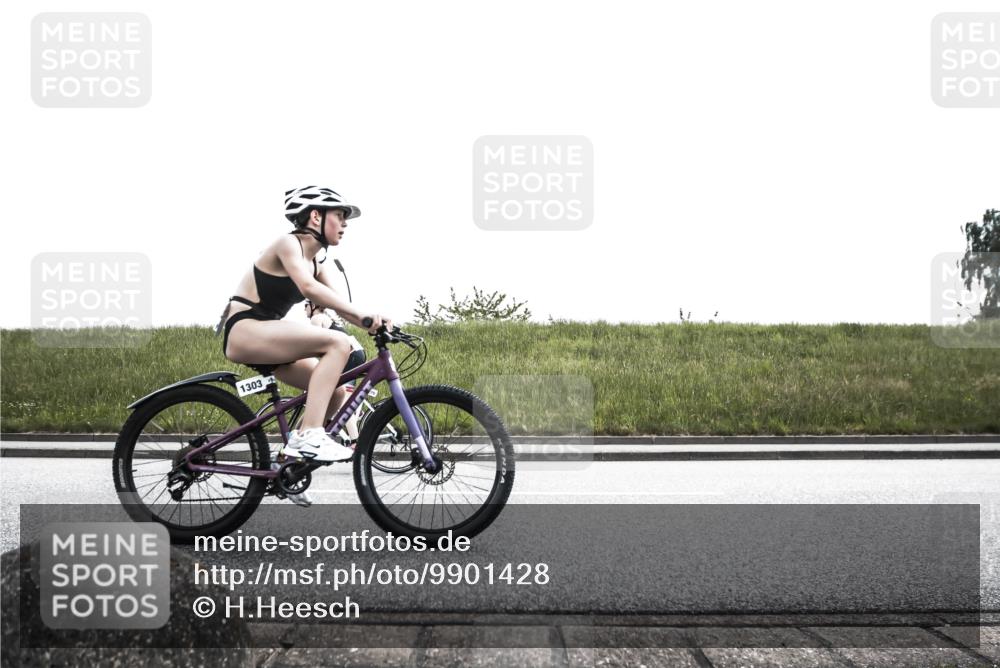 21.06.2026 - 29. Vierlanden-Triathlon H.Heesch http://msf.ph/oto/9901428 21.06.2026 14:58:17 Radfahren 1303 meine-sportfotos.de