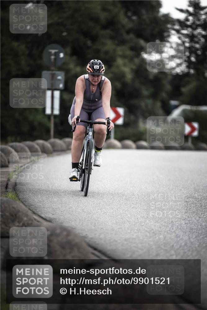 21.06.2026 - 29. Vierlanden-Triathlon H.Heesch http://msf.ph/oto/9901521 21.06.2026 09:34:09 Radfahren 33, 39, 44, 70, 296 meine-sportfotos.de