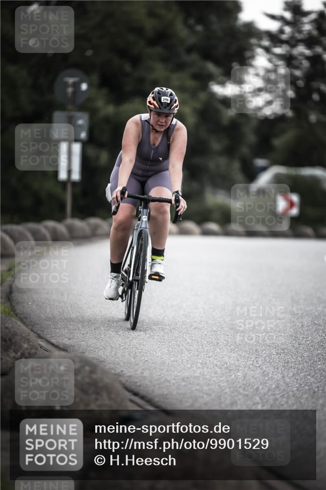 21.06.2026 - 29. Vierlanden-Triathlon H.Heesch http://msf.ph/oto/9901529 21.06.2026 09:34:09 Radfahren 33, 39, 44, 70, 296 meine-sportfotos.de