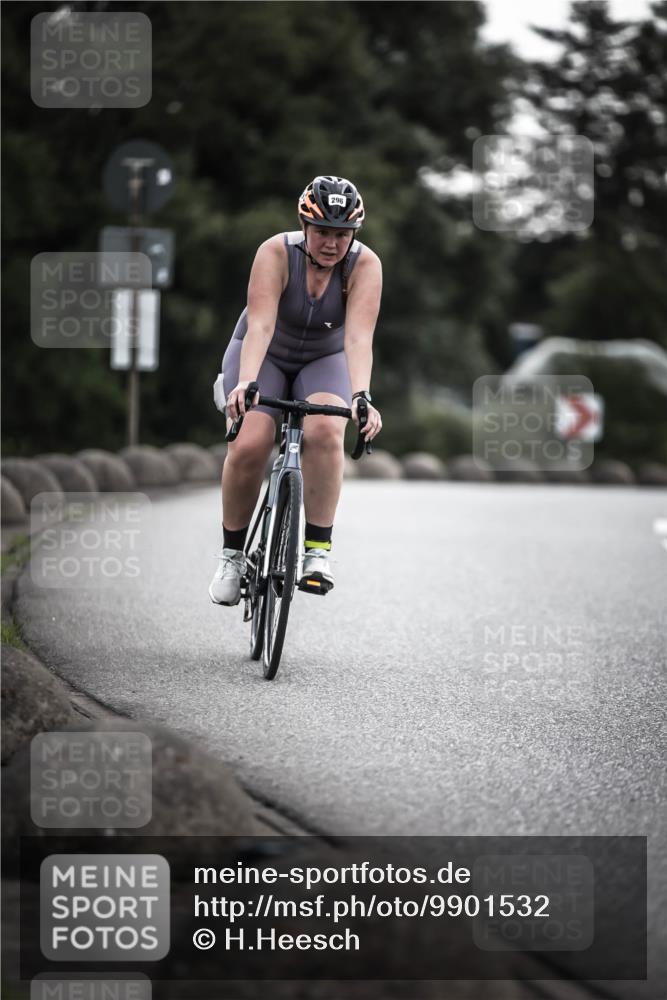 21.06.2026 - 29. Vierlanden-Triathlon H.Heesch http://msf.ph/oto/9901532 21.06.2026 09:34:09 Radfahren 33, 39, 44, 70, 296 meine-sportfotos.de