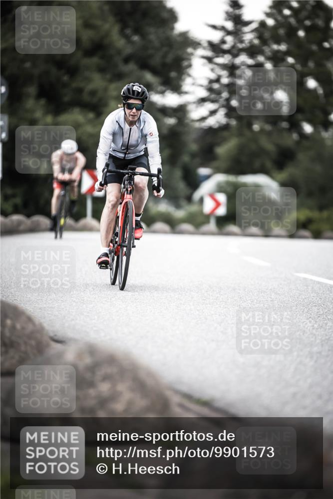 21.06.2026 - 29. Vierlanden-Triathlon H.Heesch http://msf.ph/oto/9901573 21.06.2026 10:12:02 Radfahren 115, 160, 205, 248 meine-sportfotos.de
