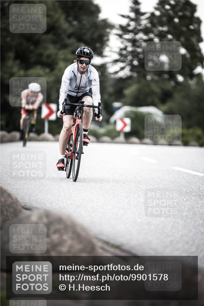 21.06.2026 - 29. Vierlanden-Triathlon H.Heesch http://msf.ph/oto/9901578 21.06.2026 10:12:02 Radfahren 115, 160, 205, 248 meine-sportfotos.de