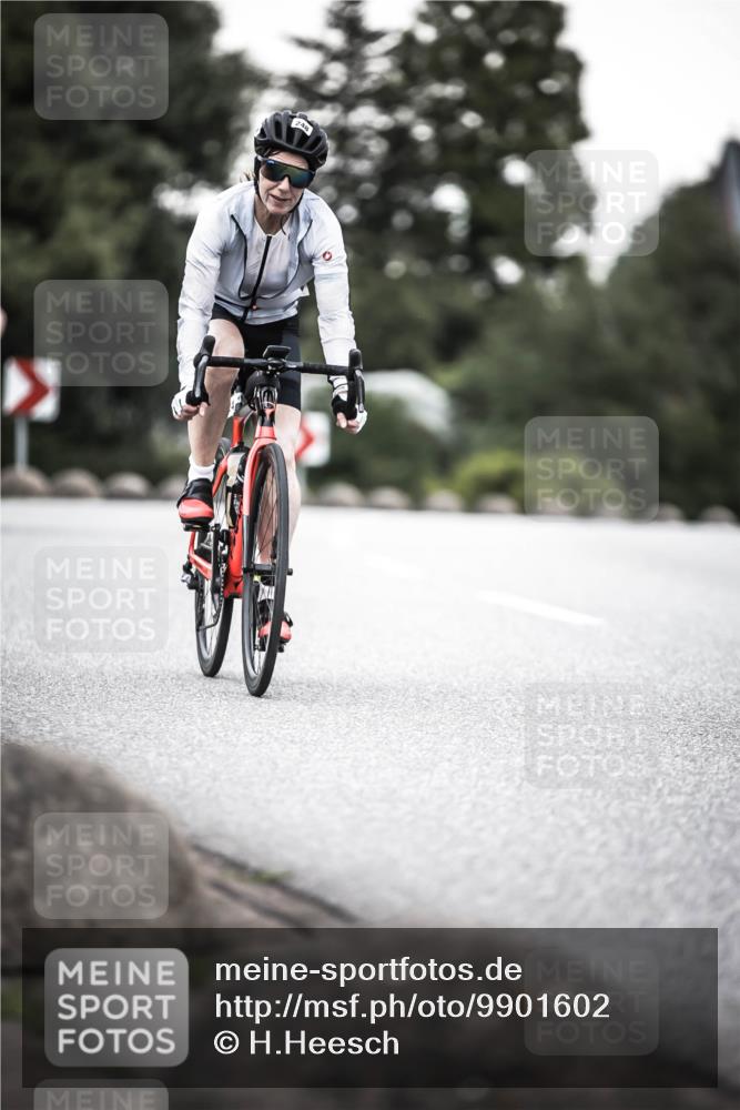 21.06.2026 - 29. Vierlanden-Triathlon H.Heesch http://msf.ph/oto/9901602 21.06.2026 10:12:02 Radfahren 115, 160, 205, 248 meine-sportfotos.de