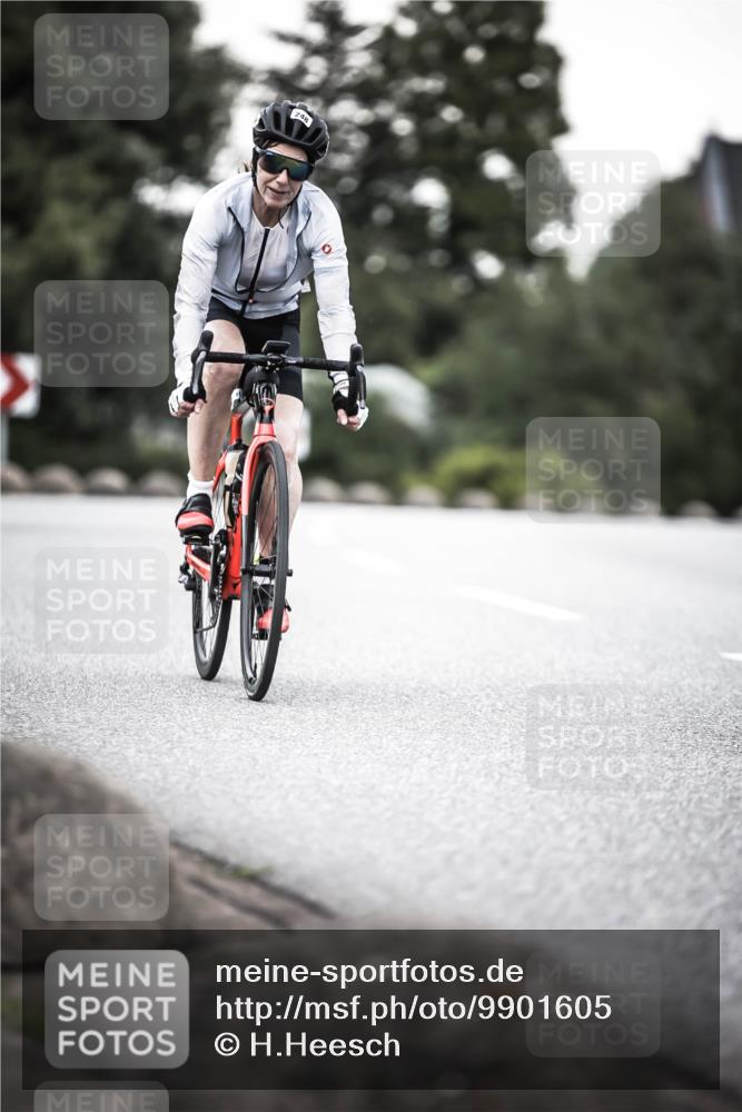 21.06.2026 - 29. Vierlanden-Triathlon H.Heesch http://msf.ph/oto/9901605 21.06.2026 10:12:02 Radfahren 115, 160, 205, 248 meine-sportfotos.de