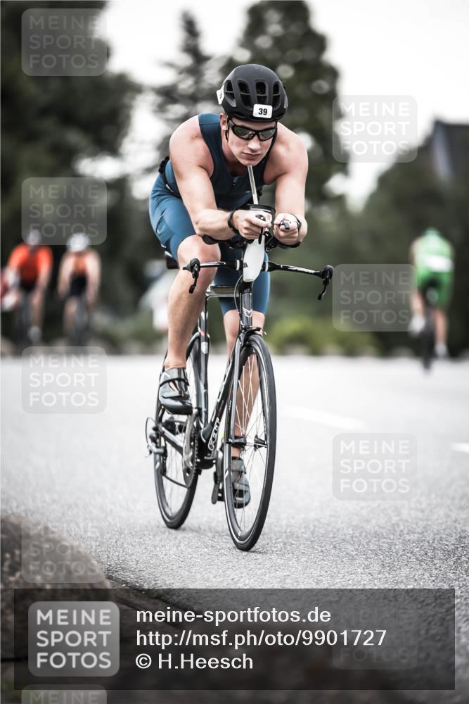 21.06.2026 - 29. Vierlanden-Triathlon H.Heesch http://msf.ph/oto/9901727 21.06.2026 10:12:14 Radfahren 39, 357, 359, 454 meine-sportfotos.de