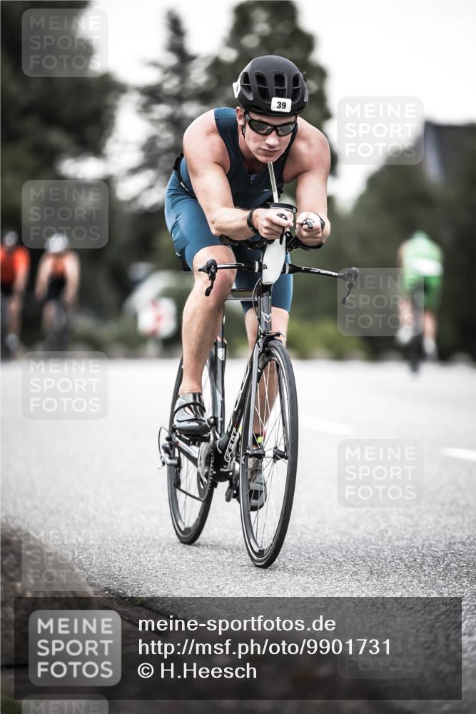 21.06.2026 - 29. Vierlanden-Triathlon H.Heesch http://msf.ph/oto/9901731 21.06.2026 10:12:14 Radfahren 39, 357, 359, 454 meine-sportfotos.de