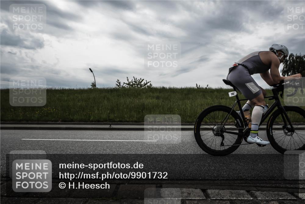 21.06.2026 - 29. Vierlanden-Triathlon H.Heesch http://msf.ph/oto/9901732 21.06.2026 09:30:34 Radfahren 35, 159, 225, 248, 295 meine-sportfotos.de