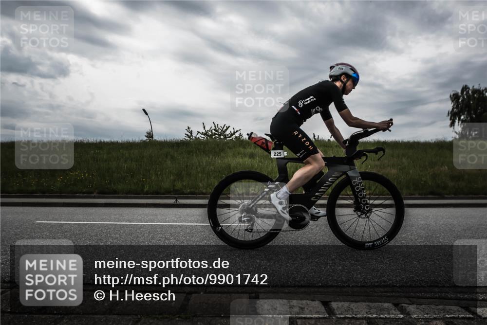 21.06.2026 - 29. Vierlanden-Triathlon H.Heesch http://msf.ph/oto/9901742 21.06.2026 09:30:36 Radfahren 35, 147, 159, 225, 248, 295 meine-sportfotos.de