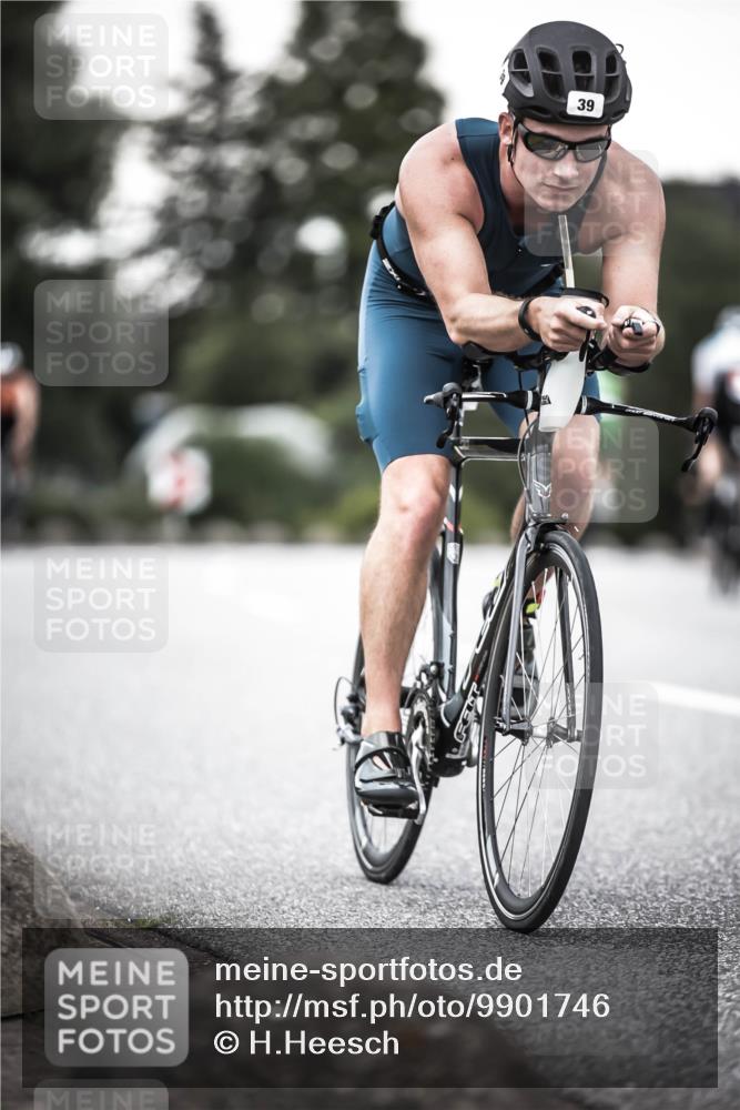 21.06.2026 - 29. Vierlanden-Triathlon H.Heesch http://msf.ph/oto/9901746 21.06.2026 10:12:14 Radfahren 39, 357, 359, 454 meine-sportfotos.de
