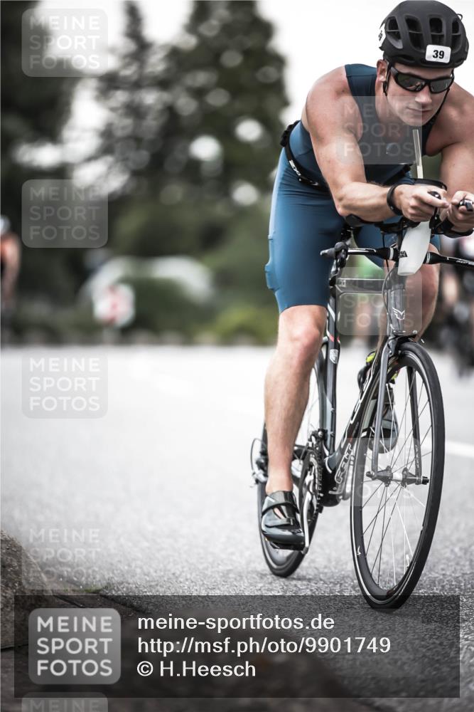 21.06.2026 - 29. Vierlanden-Triathlon H.Heesch http://msf.ph/oto/9901749 21.06.2026 10:12:14 Radfahren 39, 357, 359, 454 meine-sportfotos.de