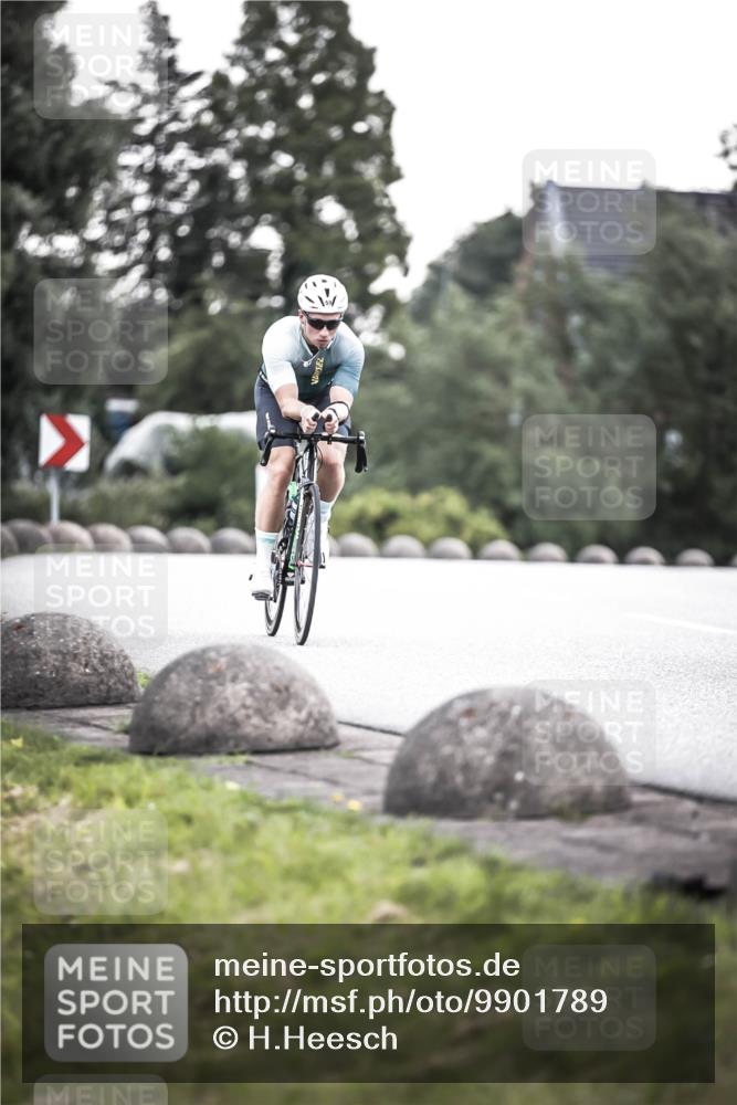 21.06.2026 - 29. Vierlanden-Triathlon H.Heesch http://msf.ph/oto/9901789 21.06.2026 09:39:07 Radfahren 59 meine-sportfotos.de