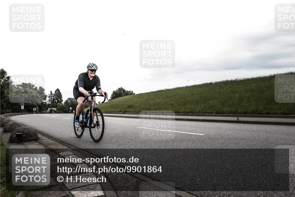 21.06.2026 - 29. Vierlanden-Triathlon H.Heesch http://msf.ph/oto/9901864 21.06.2026 09:26:55 Radfahren 90, 230 meine-sportfotos.de