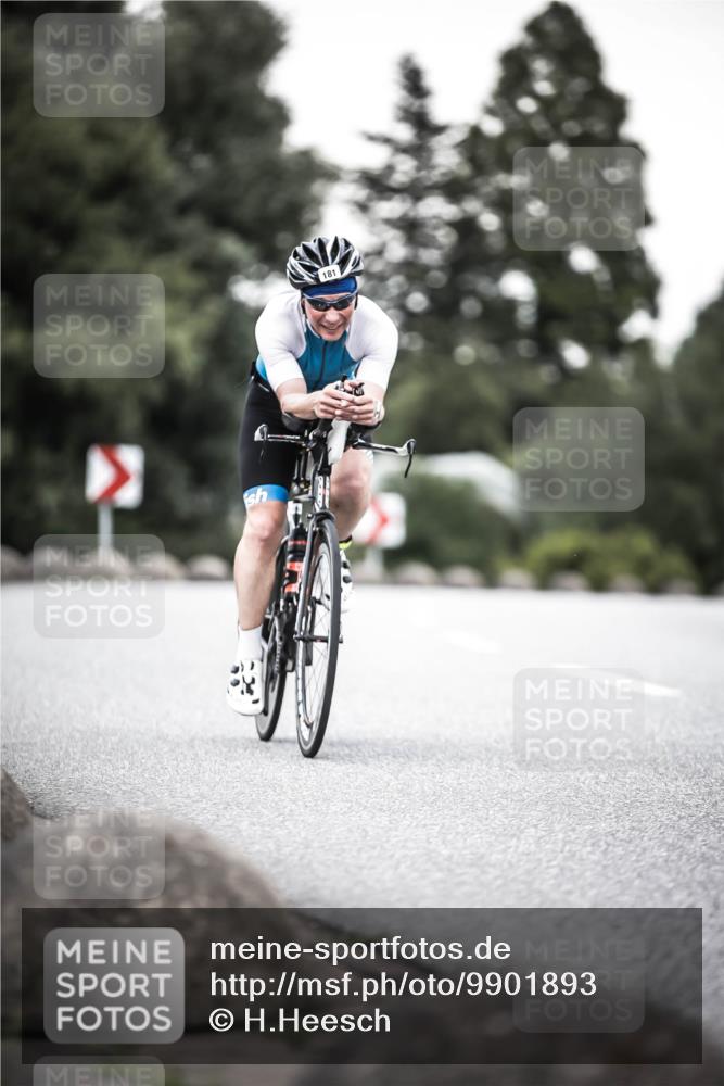 21.06.2026 - 29. Vierlanden-Triathlon H.Heesch http://msf.ph/oto/9901893 21.06.2026 10:12:28 Radfahren 181, 256 meine-sportfotos.de