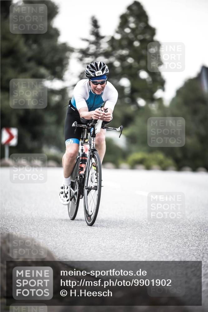 21.06.2026 - 29. Vierlanden-Triathlon H.Heesch http://msf.ph/oto/9901902 21.06.2026 10:12:28 Radfahren 181, 256 meine-sportfotos.de