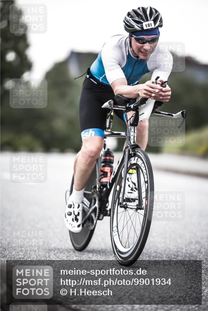 21.06.2026 - 29. Vierlanden-Triathlon H.Heesch http://msf.ph/oto/9901934 21.06.2026 10:12:28 Radfahren 181, 256 meine-sportfotos.de