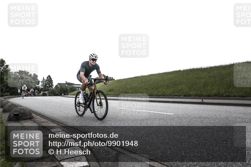 21.06.2026 - 29. Vierlanden-Triathlon H.Heesch http://msf.ph/oto/9901948 21.06.2026 09:29:57 Radfahren 7, 38, 67, 88, 100 meine-sportfotos.de