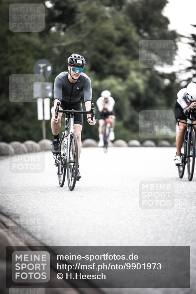21.06.2026 - 29. Vierlanden-Triathlon H.Heesch http://msf.ph/oto/9901973 21.06.2026 09:42:45 Radfahren 71, 81, 231 meine-sportfotos.de