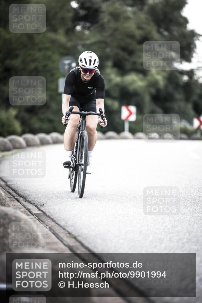 21.06.2026 - 29. Vierlanden-Triathlon H.Heesch http://msf.ph/oto/9901994 21.06.2026 09:43:09 Radfahren 242 meine-sportfotos.de