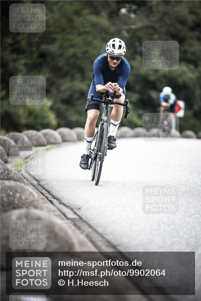 21.06.2026 - 29. Vierlanden-Triathlon H.Heesch http://msf.ph/oto/9902064 21.06.2026 09:44:32 Radfahren 16, 63, 94, 98, 107, 120, 183, 302 meine-sportfotos.de