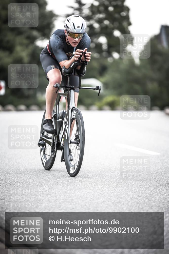 21.06.2026 - 29. Vierlanden-Triathlon H.Heesch http://msf.ph/oto/9902100 21.06.2026 09:45:06 Radfahren 30, 284 meine-sportfotos.de