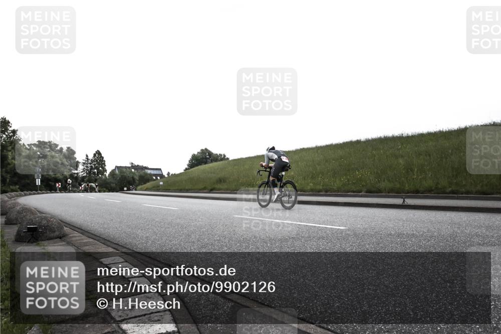 21.06.2026 - 29. Vierlanden-Triathlon H.Heesch http://msf.ph/oto/9902126 21.06.2026 09:35:46 Radfahren 120, 122 meine-sportfotos.de