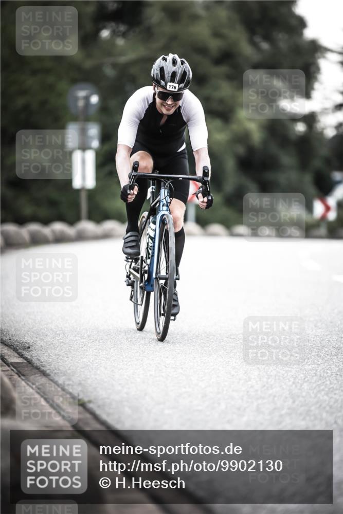 21.06.2026 - 29. Vierlanden-Triathlon H.Heesch http://msf.ph/oto/9902130 21.06.2026 09:45:38 Radfahren 20, 176, 226 meine-sportfotos.de