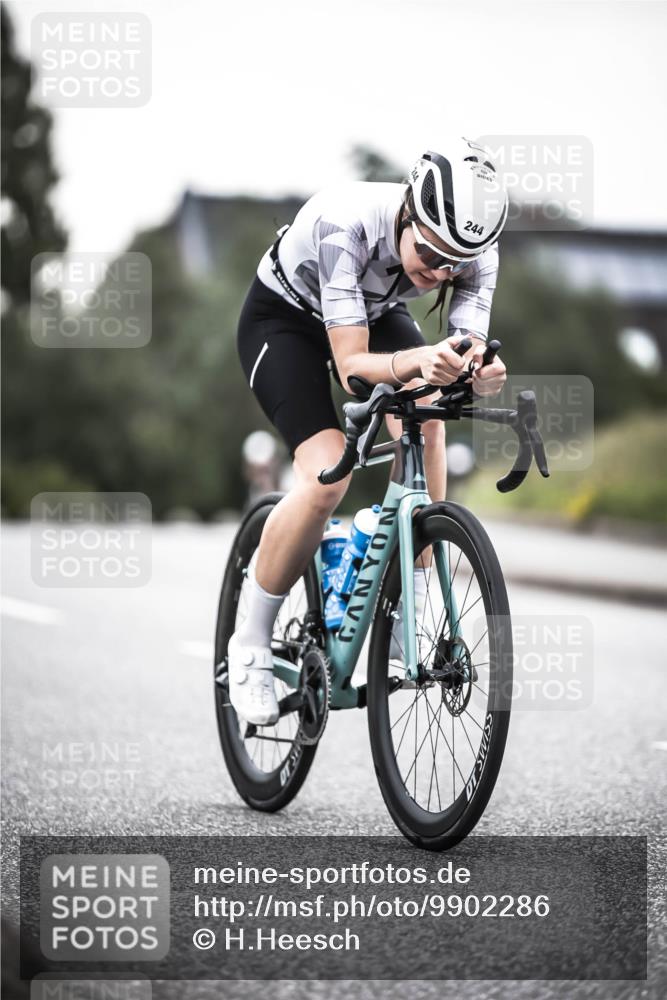 21.06.2026 - 29. Vierlanden-Triathlon H.Heesch http://msf.ph/oto/9902286 21.06.2026 09:51:16 Radfahren 32, 41, 42, 228, 244 meine-sportfotos.de