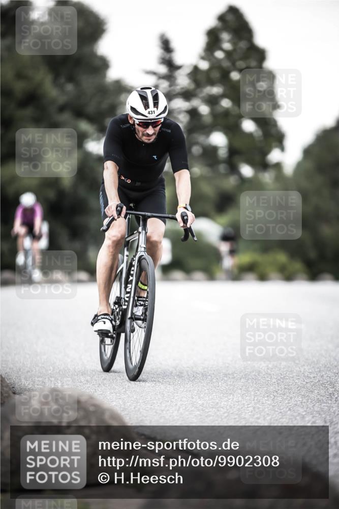 21.06.2026 - 29. Vierlanden-Triathlon H.Heesch http://msf.ph/oto/9902308 21.06.2026 10:13:21 Radfahren 9, 26, 90, 126, 276, 395, 431 meine-sportfotos.de