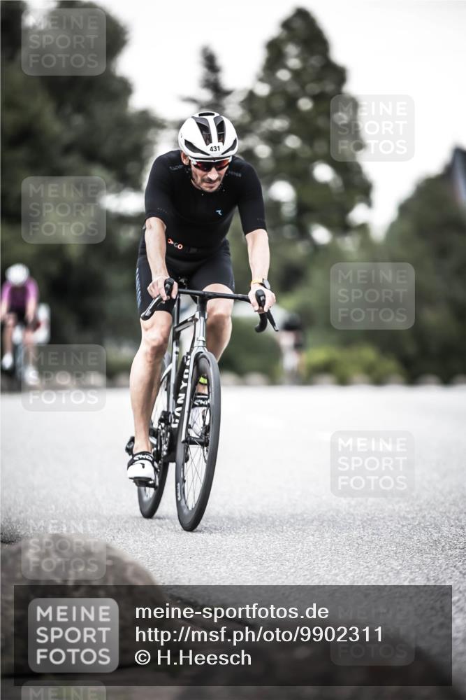 21.06.2026 - 29. Vierlanden-Triathlon H.Heesch http://msf.ph/oto/9902311 21.06.2026 10:13:21 Radfahren 9, 26, 90, 126, 276, 395, 431 meine-sportfotos.de