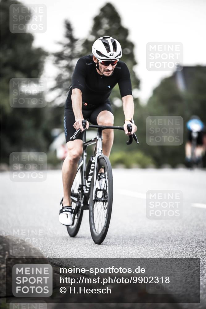 21.06.2026 - 29. Vierlanden-Triathlon H.Heesch http://msf.ph/oto/9902318 21.06.2026 10:13:21 Radfahren 9, 26, 90, 126, 276, 395, 431 meine-sportfotos.de