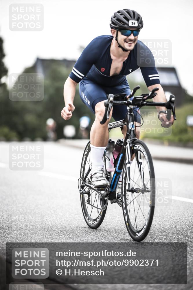 21.06.2026 - 29. Vierlanden-Triathlon H.Heesch http://msf.ph/oto/9902371 21.06.2026 09:53:13 Radfahren 24, 43, 280, 301 meine-sportfotos.de