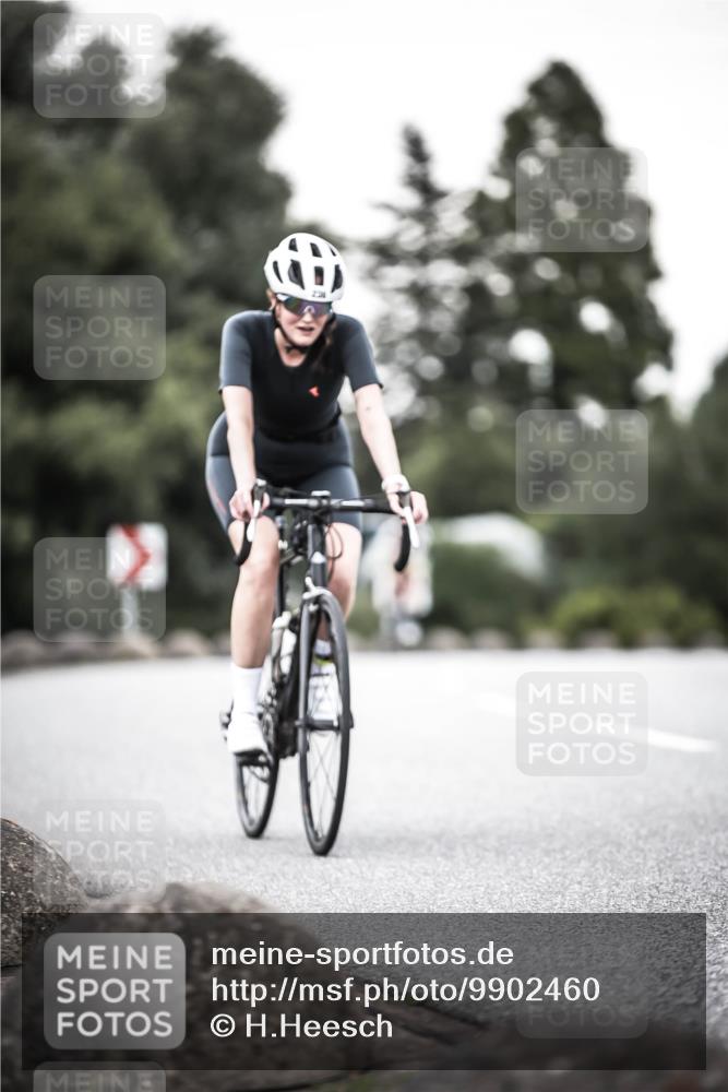 21.06.2026 - 29. Vierlanden-Triathlon H.Heesch http://msf.ph/oto/9902460 21.06.2026 10:13:32 Radfahren 44, 75, 236 meine-sportfotos.de