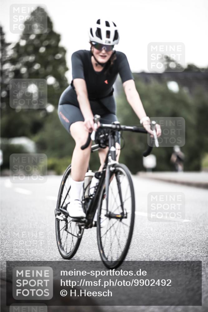 21.06.2026 - 29. Vierlanden-Triathlon H.Heesch http://msf.ph/oto/9902492 21.06.2026 10:13:33 Radfahren 44, 75, 236 meine-sportfotos.de