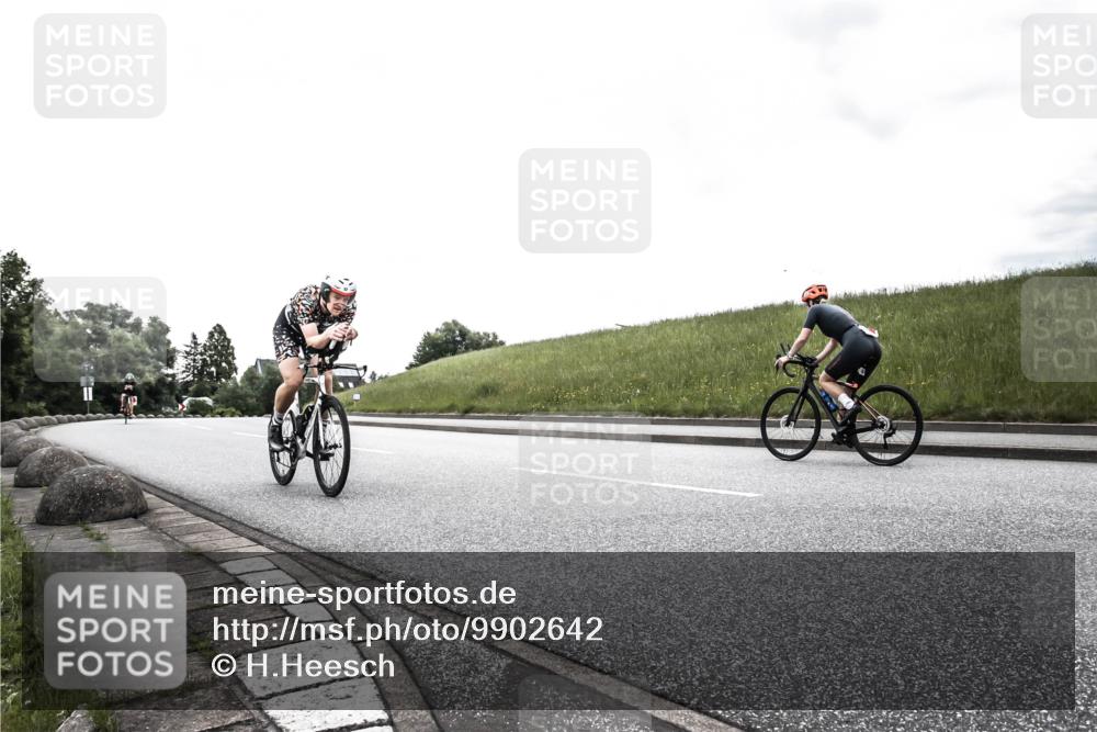 21.06.2026 - 29. Vierlanden-Triathlon H.Heesch http://msf.ph/oto/9902642 21.06.2026 09:51:23 Radfahren 32, 41, 42, 129 meine-sportfotos.de