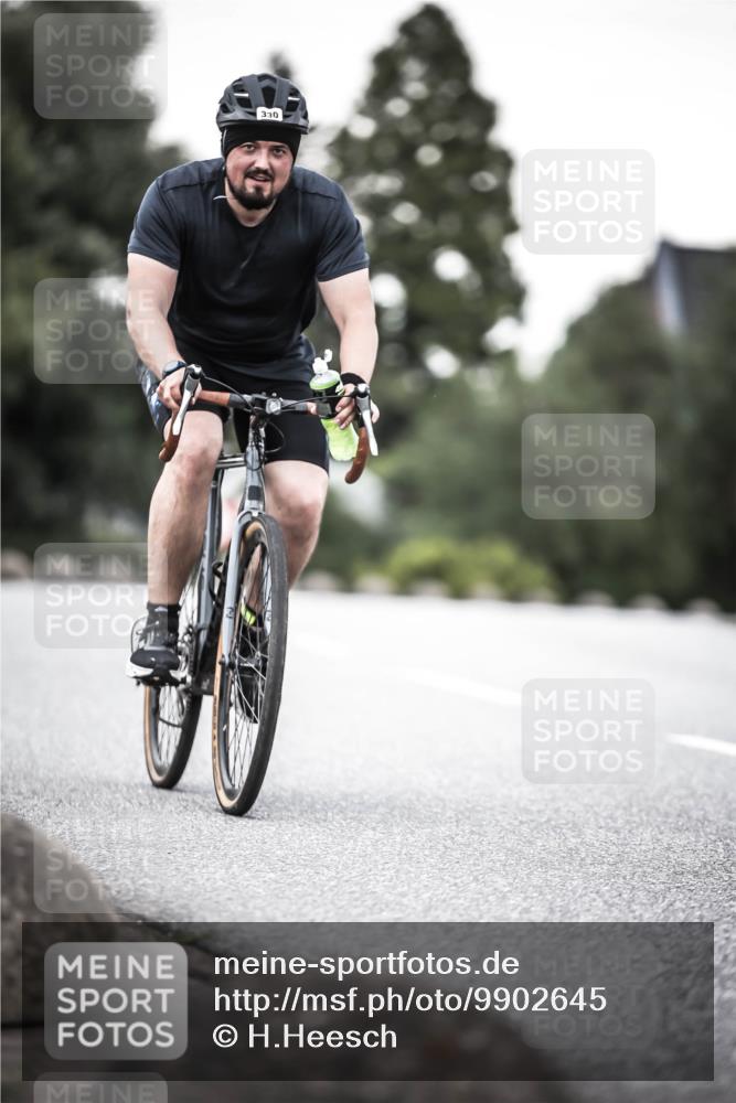 21.06.2026 - 29. Vierlanden-Triathlon H.Heesch http://msf.ph/oto/9902645 21.06.2026 10:13:58 Radfahren 190, 330 meine-sportfotos.de