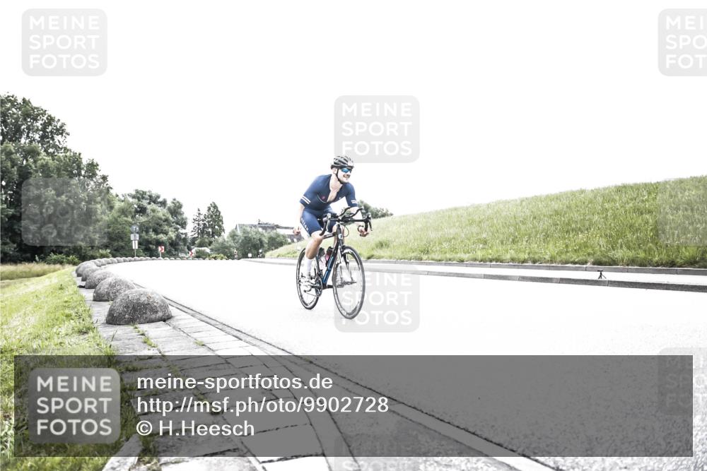 21.06.2026 - 29. Vierlanden-Triathlon H.Heesch http://msf.ph/oto/9902728 21.06.2026 09:53:13 Radfahren 24, 43, 280 meine-sportfotos.de