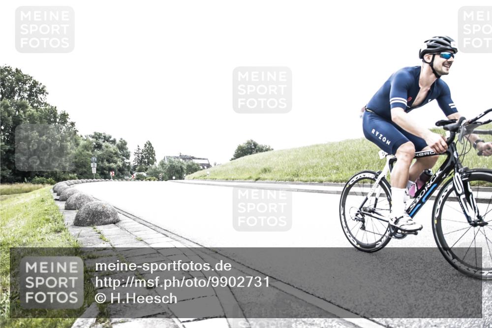 21.06.2026 - 29. Vierlanden-Triathlon H.Heesch http://msf.ph/oto/9902731 21.06.2026 09:53:13 Radfahren 24, 43, 280 meine-sportfotos.de