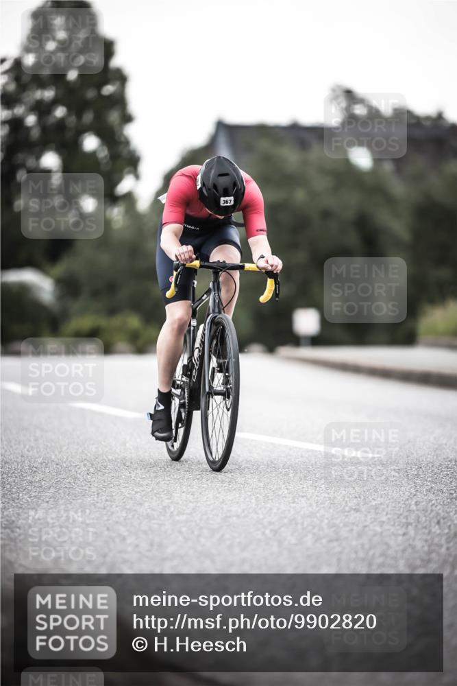 21.06.2026 - 29. Vierlanden-Triathlon H.Heesch http://msf.ph/oto/9902820 21.06.2026 10:02:42 Radfahren 56, 139, 179, 198, 245, 367 meine-sportfotos.de