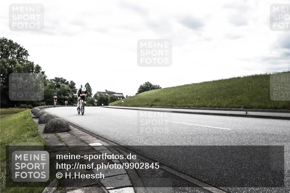 21.06.2026 - 29. Vierlanden-Triathlon H.Heesch http://msf.ph/oto/9902845 21.06.2026 09:55:00 Radfahren 128, 148, 292, 293 meine-sportfotos.de