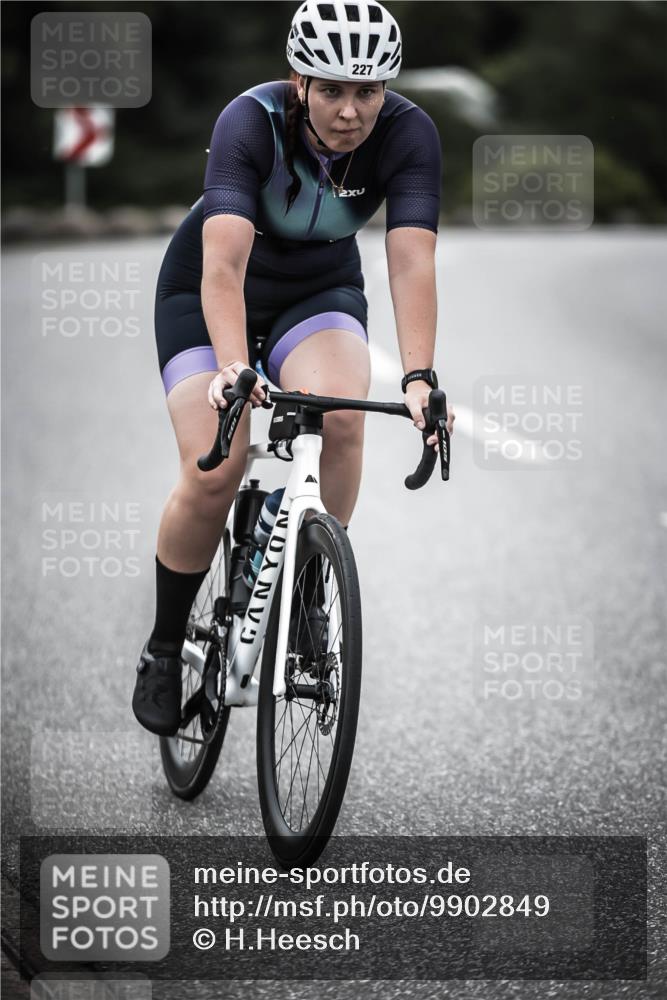 21.06.2026 - 29. Vierlanden-Triathlon H.Heesch http://msf.ph/oto/9902849 21.06.2026 10:03:30 Radfahren 227 meine-sportfotos.de