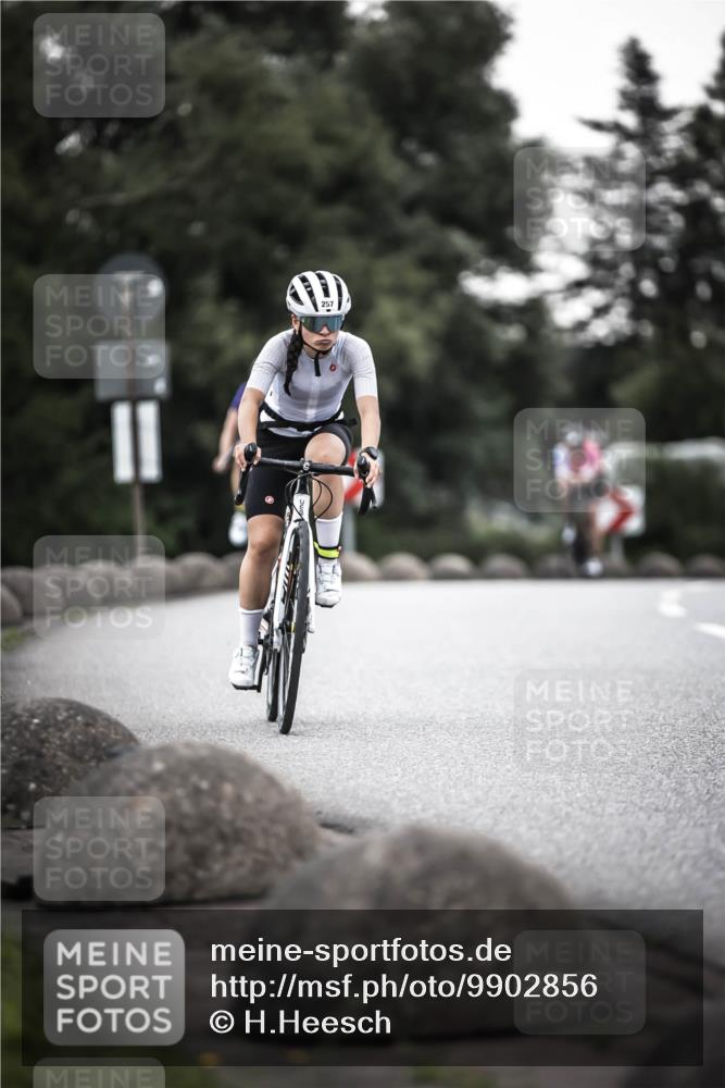 21.06.2026 - 29. Vierlanden-Triathlon H.Heesch http://msf.ph/oto/9902856 21.06.2026 10:03:57 Radfahren 35, 142, 161, 181, 238, 257, 271, 337, 362 meine-sportfotos.de