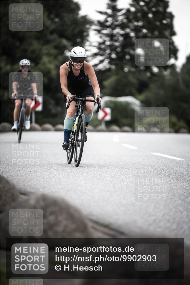 21.06.2026 - 29. Vierlanden-Triathlon H.Heesch http://msf.ph/oto/9902903 21.06.2026 10:04:38 Radfahren 47, 235, 307, 389 meine-sportfotos.de