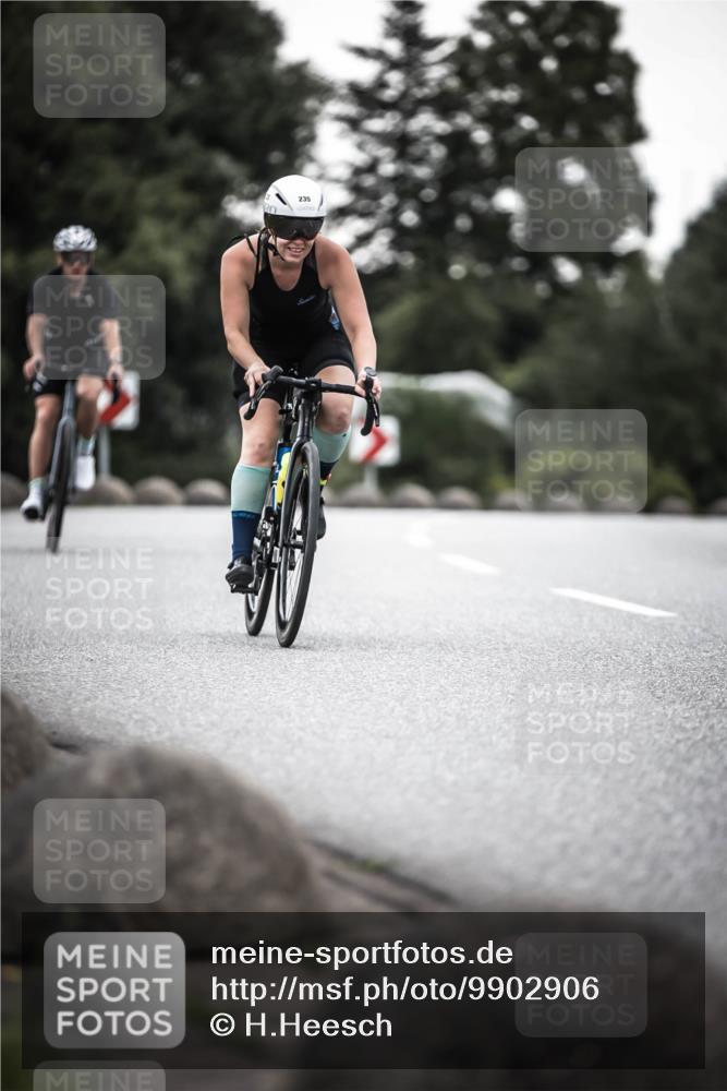 21.06.2026 - 29. Vierlanden-Triathlon H.Heesch http://msf.ph/oto/9902906 21.06.2026 10:04:38 Radfahren 47, 235, 307, 389 meine-sportfotos.de