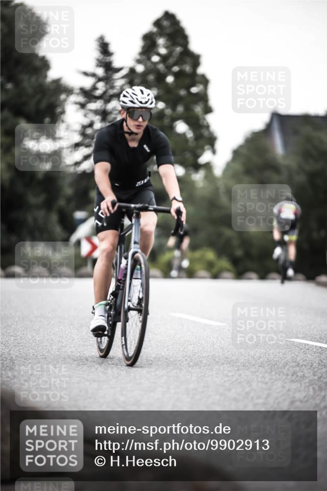 21.06.2026 - 29. Vierlanden-Triathlon H.Heesch http://msf.ph/oto/9902913 21.06.2026 10:04:39 Radfahren 47, 235, 307, 389 meine-sportfotos.de