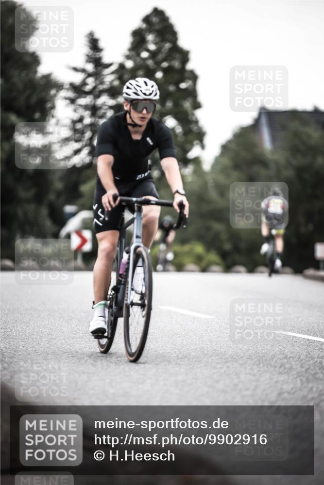 21.06.2026 - 29. Vierlanden-Triathlon H.Heesch http://msf.ph/oto/9902916 21.06.2026 10:04:40 Radfahren 86, 235, 307, 365, 389 meine-sportfotos.de