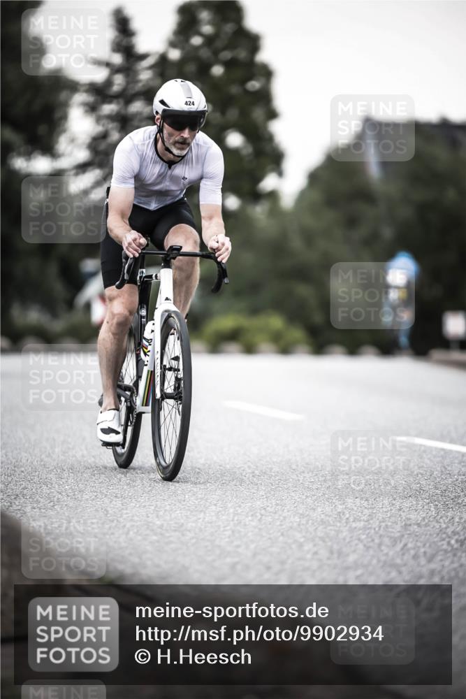 21.06.2026 - 29. Vierlanden-Triathlon H.Heesch http://msf.ph/oto/9902934 21.06.2026 10:15:08 Radfahren 23, 33, 129, 156, 424 meine-sportfotos.de