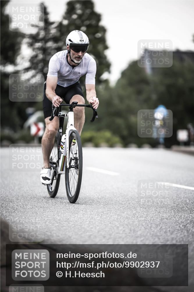 21.06.2026 - 29. Vierlanden-Triathlon H.Heesch http://msf.ph/oto/9902937 21.06.2026 10:15:08 Radfahren 23, 33, 129, 156, 424 meine-sportfotos.de