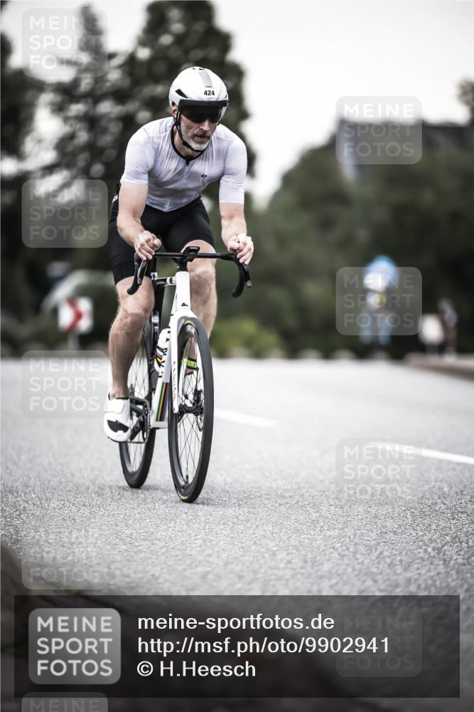 21.06.2026 - 29. Vierlanden-Triathlon H.Heesch http://msf.ph/oto/9902941 21.06.2026 10:15:08 Radfahren 23, 33, 129, 156, 424 meine-sportfotos.de