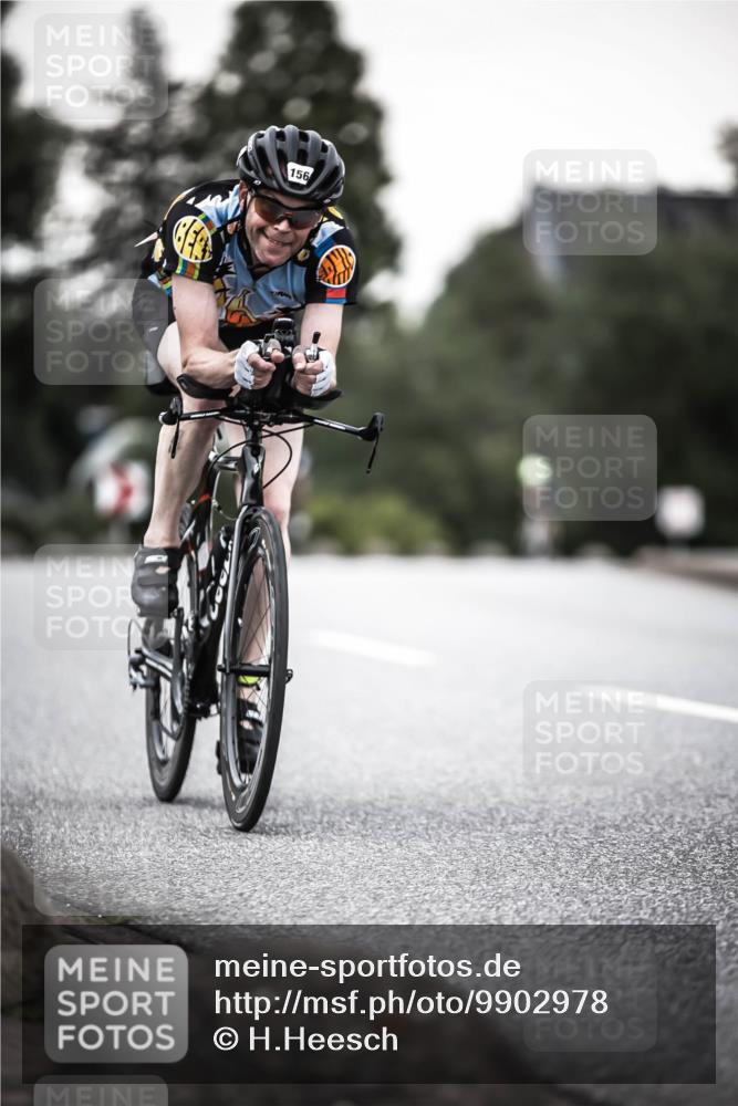 21.06.2026 - 29. Vierlanden-Triathlon H.Heesch http://msf.ph/oto/9902978 21.06.2026 10:15:10 Radfahren 23, 33, 111, 129, 156, 424 meine-sportfotos.de