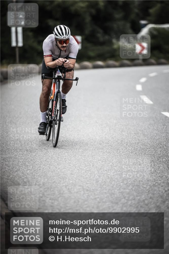 21.06.2026 - 29. Vierlanden-Triathlon H.Heesch http://msf.ph/oto/9902995 21.06.2026 10:05:35 Radfahren 5, 135, 175, 312 meine-sportfotos.de